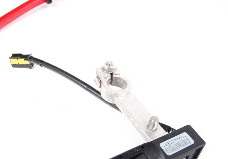 Cable positivo de batería OEM 61127835218 para BMW E60 y E61. Recambio original BMW.