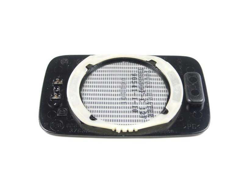 Cristal retrovisor exterior izquierdo gran angular calefactable OEM 51161938065 para BMW E34, E32. Recambio original BMW.
