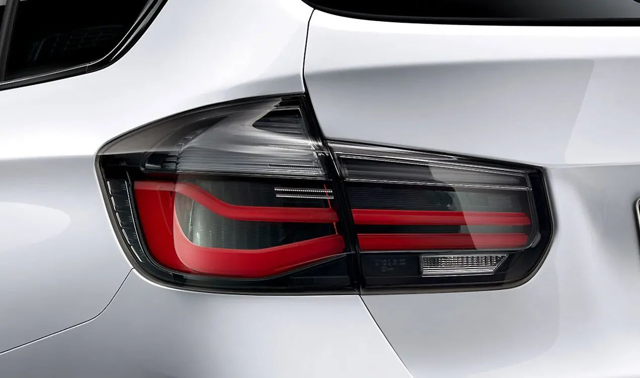 Performances du pilote arrière pour la série BMW 3 F31N (OEM 63212450112). BMW d'origine