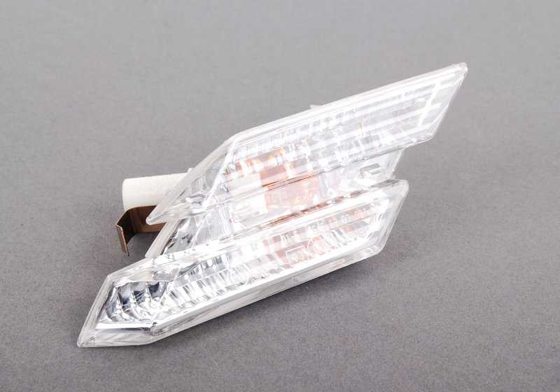 Luz intermitente adicional blanca derecha para BMW E63, E63N, E64, E64N (OEM 63137165810). Original BMW.