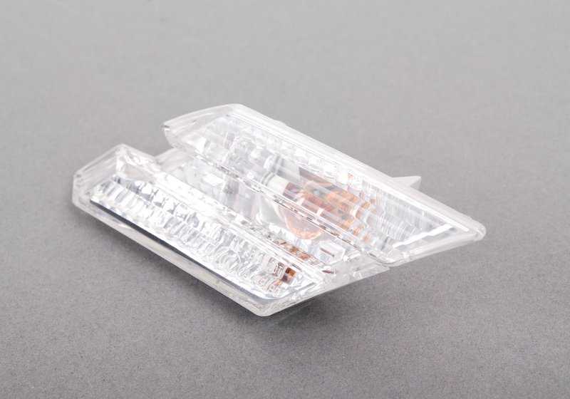 Luz intermitente adicional blanca derecha para BMW E63, E63N, E64, E64N (OEM 63137165810). Original BMW.