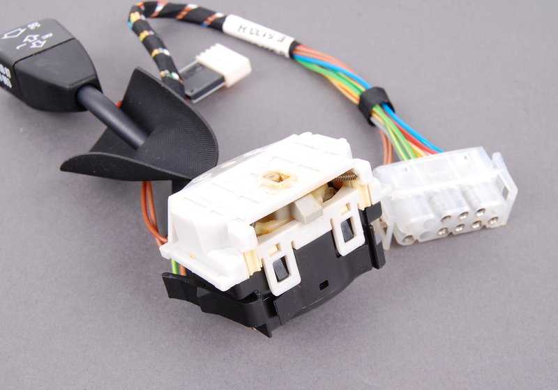 Interruptor de intermitentes, luces cortas y largas OEM 61318360913 para BMW E36, Z3. Original BMW.