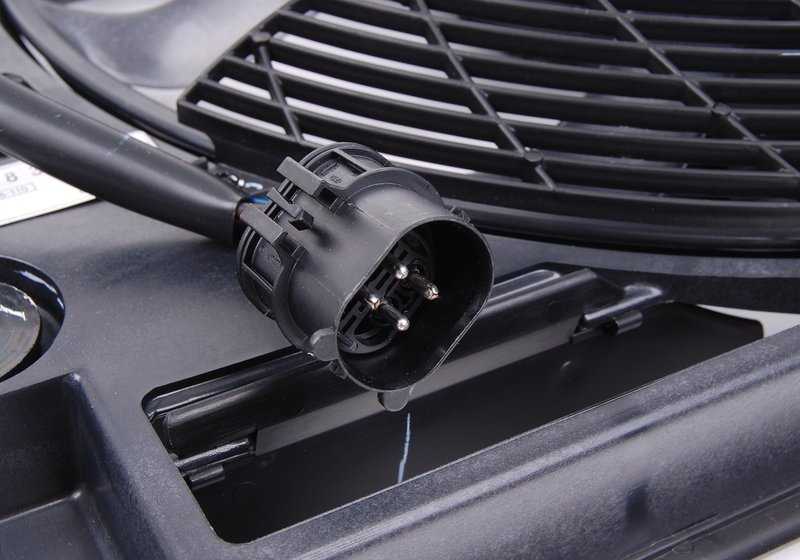 Ventilador eléctrico del radiador OEM 64548380780 para BMW E39. Original BMW.