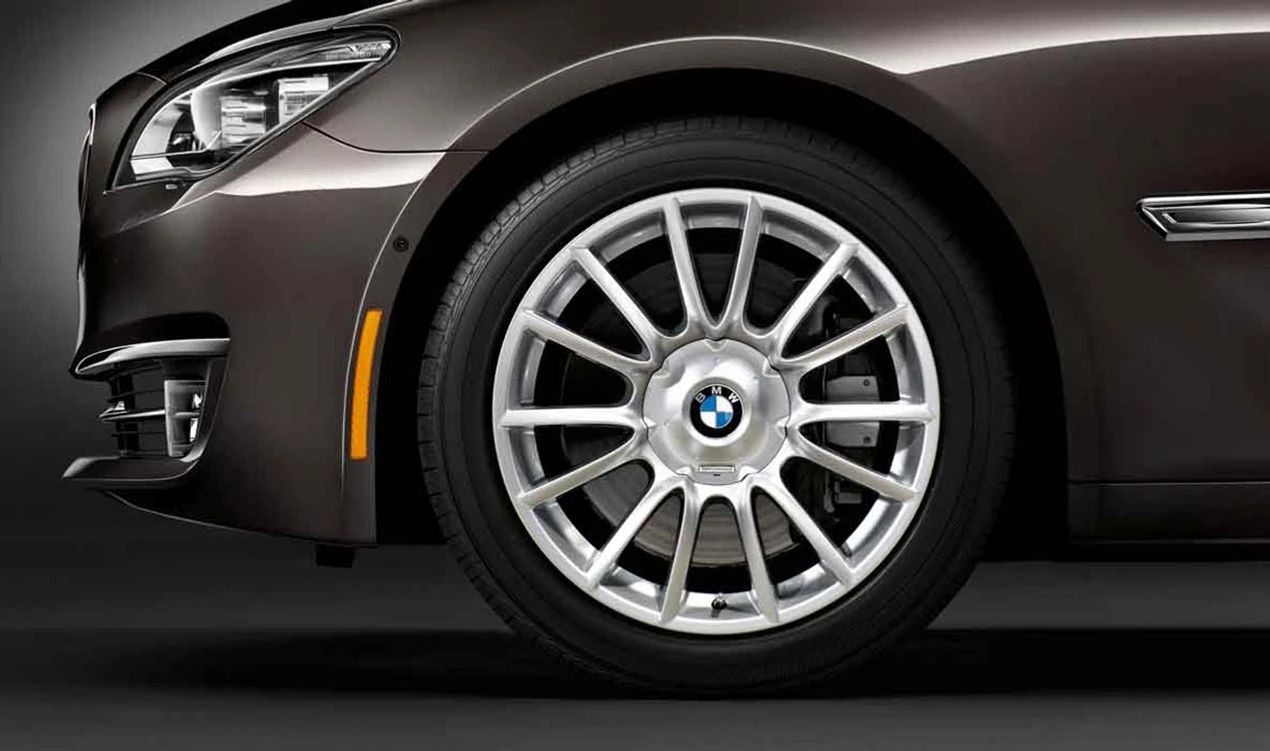 Llantas de aleación 19" diseño V-Spoke 228 OEM 36117841225 para BMW F07, F07N, F01, F01N, F02, F02N, F04. Original BMW. Ideal para eje trasero. Incluye tornillos y tapas centrales.