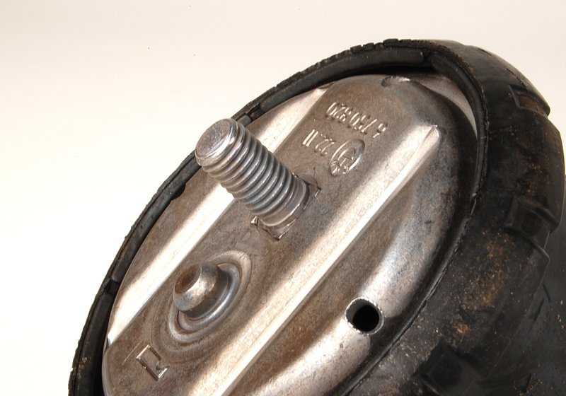 Soporte Silentblock de motor OEM 22116750820 para BMW E32, E31, E52. Original BMW.