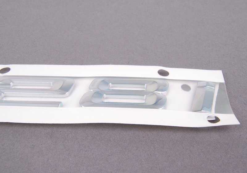 Emblema trasero adhesivo OEM 51147183151 para BMW Serie 3 E90, E90N. Original BMW.