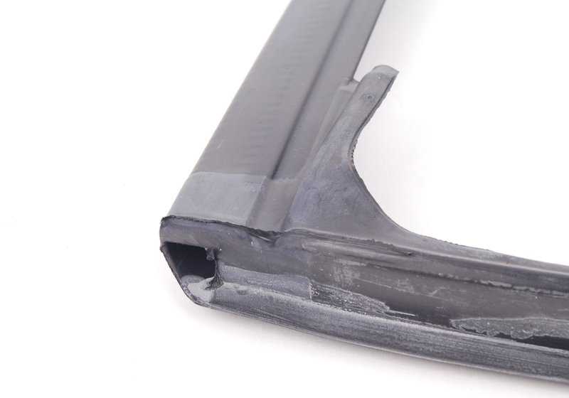Junta de puerta trasera izquierda OEM 51228157877 para BMW E38 725tds, 728i, 730d, 730i. Original BMW.
