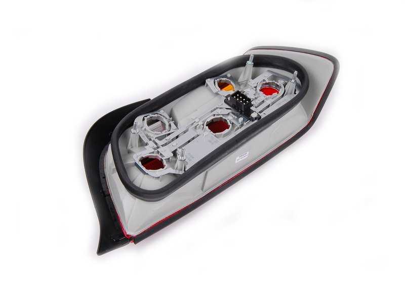 Piloto trasero izquierdo con luz antiniebla OEM 63218353285 para BMW E36. Original BMW.