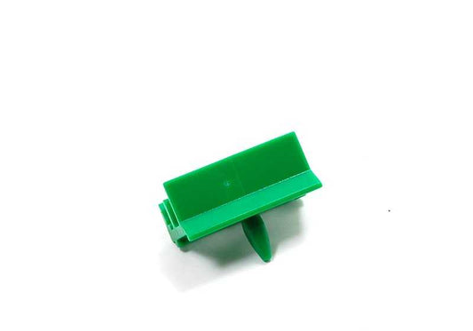 Clip de fijación OEM 51717066223 para BMW Serie 5 E60, E60 LCI, E61, E61 LCI. Original BMW.