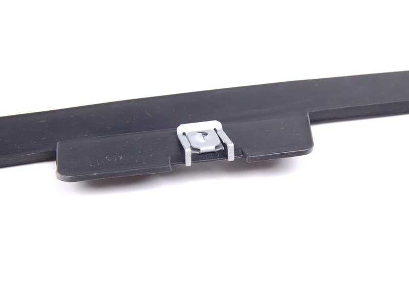 Cubridor lateral izquierdo OEM 51718044575 para BMW E90, E91. Original BMW.