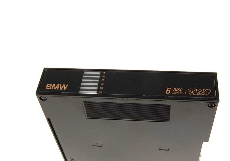 Cargador de CDs OEM 65128355885 para BMW E34, E32, E38, E31. Compatible con radios BMW originales con cambiador de 6 discos. Original BMW.