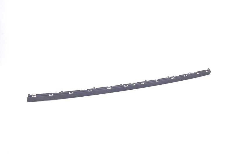 Bumpers traseiros de impressão de moldagem central OEM 51127005942 para modelos BMW 5 E39 (520d, 520i) fabricados entre 1996 e 2003. BMW original.