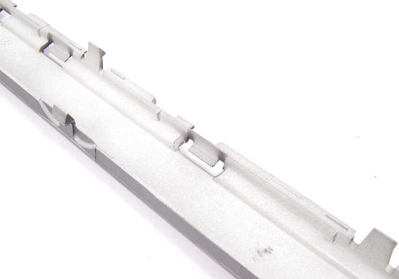 Moldura central parachoques trasero imprimada OEM 51127005942 para BMW Serie 5 E39 (520d, 520i) modelos fabricados entre 1996 y 2003. Original BMW.