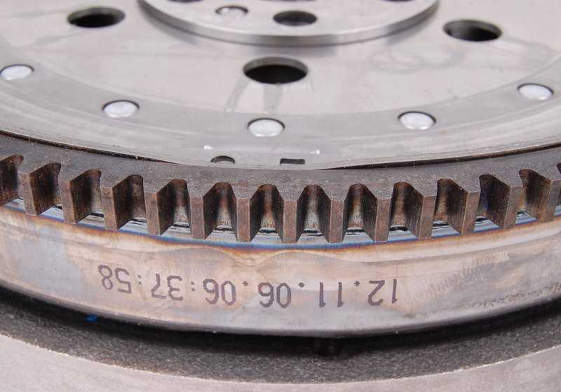 Dual-mass flywheel for BMW E82, E88, F20, F21, E90N, E91N, E92N, E93N, F30, F31, F34, F32, F33, F36, F10, F11 (OEM 21207640733). Genuine BMW