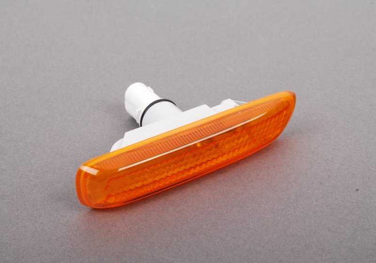 Indicador de dirección adicional derecho OEM 63138370720 para BMW Serie 3 (E46) 1999-2006. Original BMW.