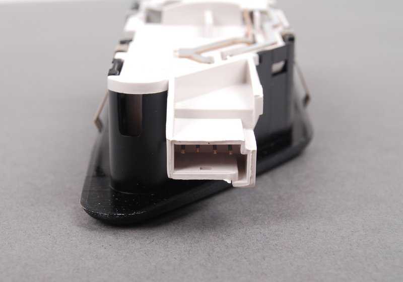 Luz de lectura interior trasera derecha OEM 63318376864 para BMW E36. Original BMW
