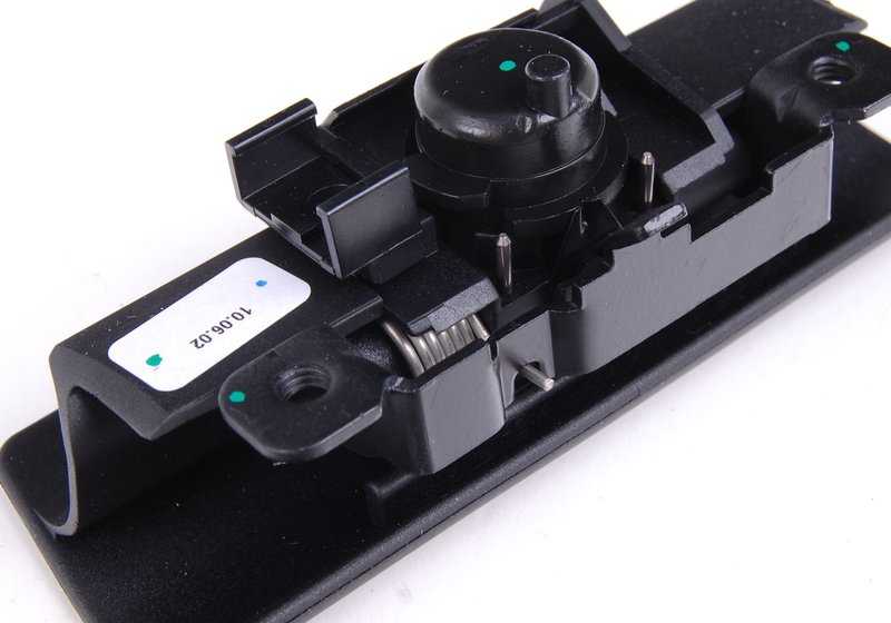 Cierre inferior de guantera OEM 51168262566 para BMW E46 318Ci (modelos con motor N42 y N46, manual y automático). Original BMW.