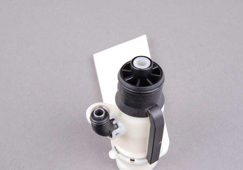 Bomba de aspiración OEM 28107842838 para BMW E82, E88, F87, E90, E92, E93, F80, F82, F83, F10, F06, F12, F13, E89. Original BMW.