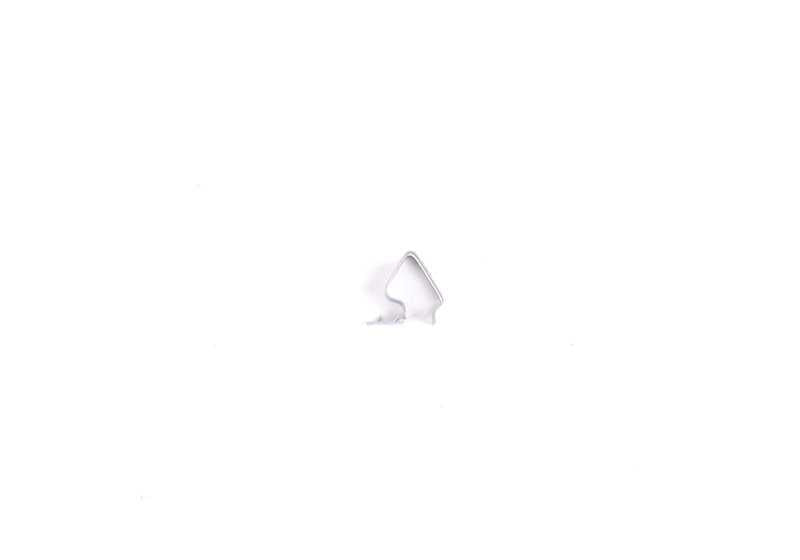 Clip de sujeción OEM 51122231623 para BMW E34, E39, E38. Pieza original usada en paragolpes traseros M Technic. Original BMW.