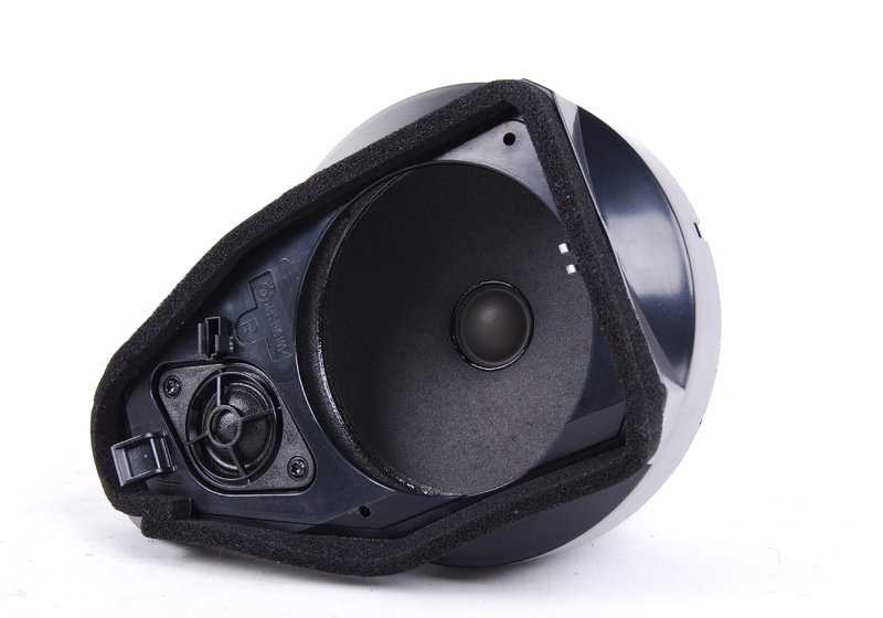 Altavoz trasero derecho OEM 65138370870 para BMW Serie 3 E36. Original BMW.