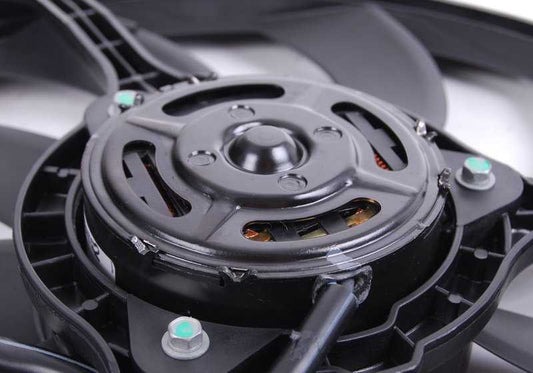 Ventilador con carcasa OEM 17101475577 para MINI R50, R53 {One, Cooper, Cooper S} (2001-2006). Repuesto original MINI. Ideal para problemas de sobrecalentamiento o ventilación del motor.