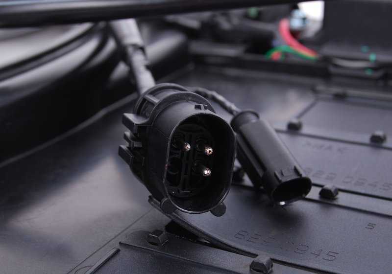 Ventilador con carcasa OEM 17101475577 para MINI R50, R53 {One, Cooper, Cooper S} (2001-2006). Repuesto original MINI. Ideal para problemas de sobrecalentamiento o ventilación del motor.