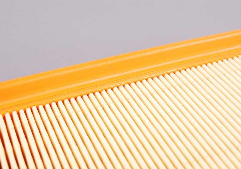 Filtro de aire OEM 13721730449 para BMW E36 320i (todos los modelos M50 y M52). Mejora el rendimiento del motor y protege contra impurezas. Repuesto original BMW.