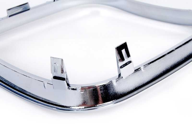 Marco de puerta derecha OEM 51131973898 para BMW E34. Original BMW.