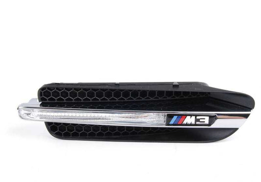 Rejilla lateral con emblema derecho OEM 51138046448 para BMW E90, E91. Original BMW.