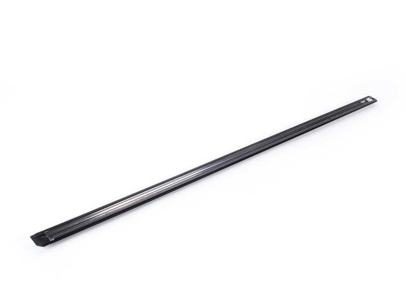 Moldura lateral puerta delantera derecha OEM 51131876132 para BMW E30. Original BMW.