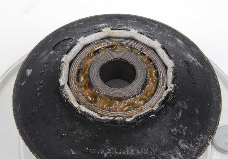 Cojinete de soporte suspensión OEM 31336752735 para BMW E39 520d, 520i {todos los modelos compatibles}. Original BMW.
