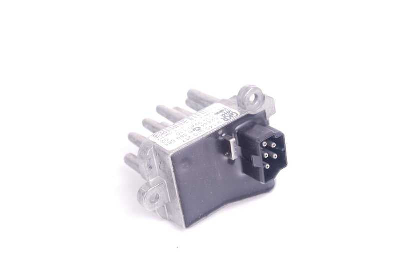 Régulateur de ventilateur OEM 64118369561 pour BMW E38, E39, E53. Il contrôle la vitesse du ventilateur d'escalade. Remplacement BMW d'origine pour la climatisation appropriée.