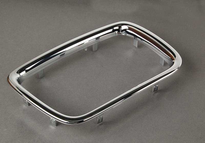 Marco embellecedor derecho OEM 51138148726 para BMW Serie 5 E34 518g, 518i... y más. Original BMW.