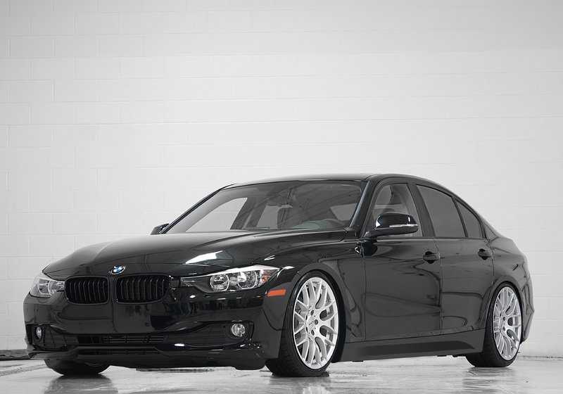 Faldón lateral derecho imprimado OEM 51778056580 para BMW F30, F31 (todos los modelos: 316d con motores N47T y B47K, cambio manual y automático, tracción trasera, de 2012 a 2018). Original BMW.