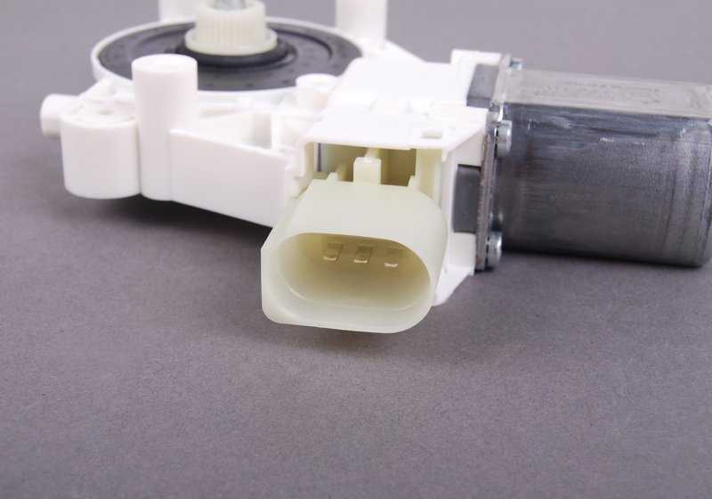 Accionamiento alzacristales delantero izquierdo OEM 67626927027 para BMW E87, E90, E91, X1 E84... y más. Original BMW.