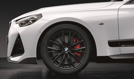 Komplettes Winterrad M Performance Doppelspeichen 796 OEM 36112462648 für BMW G42, G20, G21, G22, G23... und mehr. Original BMW.