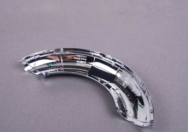 Revestimiento de estribo antivuelco cromo delantero izquierdo OEM 51437124905 para MINI R50, R52, R53. Original MINI.