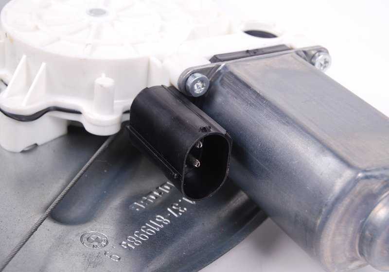 Elevalunas trasero izquierdo con motor OEM 51378119081 para BMW E36. Original BMW.