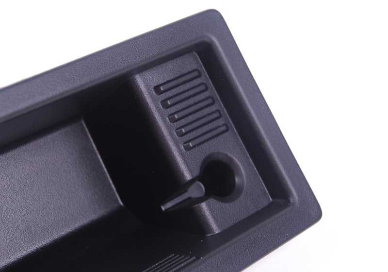Inserisci per fumatore per BMW X5 E70, E70N Serie X6 E71, E72 (OEM 5116954945). BMW originale