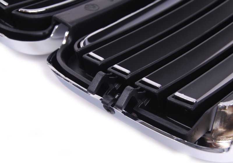 Rejilla decorativa central OEM 51131873253 para BMW E28. Original BMW.