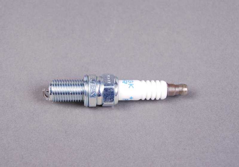 Bujía de encendido OEM 12129069048 para BMW E36. Original BMW.