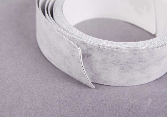 Black Embelliar Embels OEM 51111966304 for BMW E30 (3rd). Compatible with rear bumper. Original BMW piece.