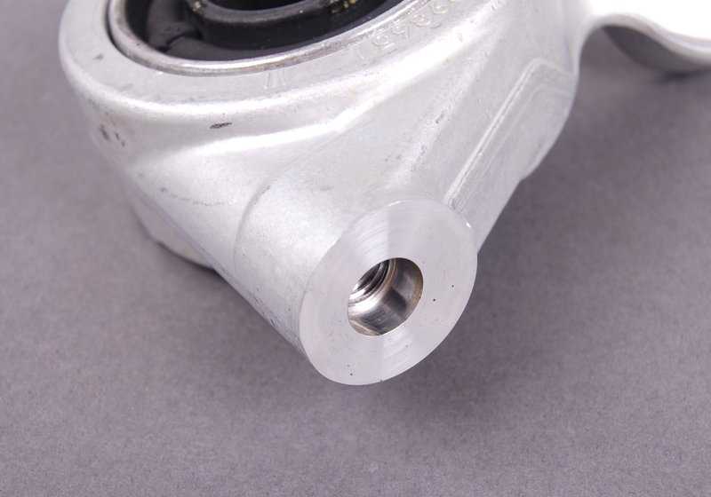 Soporte de brazo de suspensión con silentblock izquierdo OEM 31122229623 para BMW E46. Original BMW.