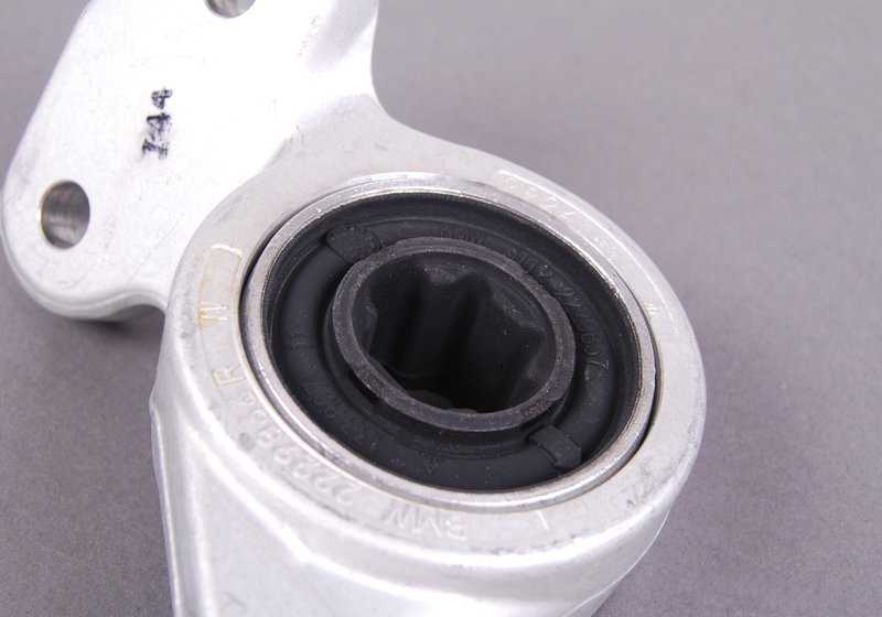 Soporte de brazo de suspensión derecho con silentblock OEM 31122229624 para BMW E46 M3 (BL91, BL92, BR91, BR92, BL95, BL96). Original BMW.
