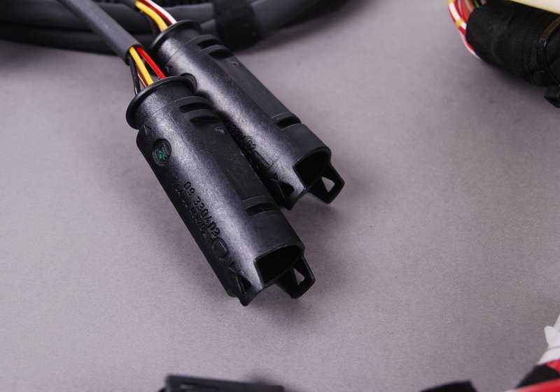Cableado del módulo de motor y transmisión OEM 12517835524 para BMW E46. Original BMW.