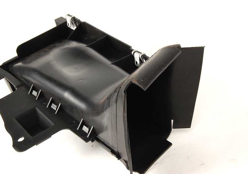 Conducto de aire freno delantero derecho OEM 51718197928 para BMW E46 316i. Compatible con versiones manuales y automáticas. Original BMW.