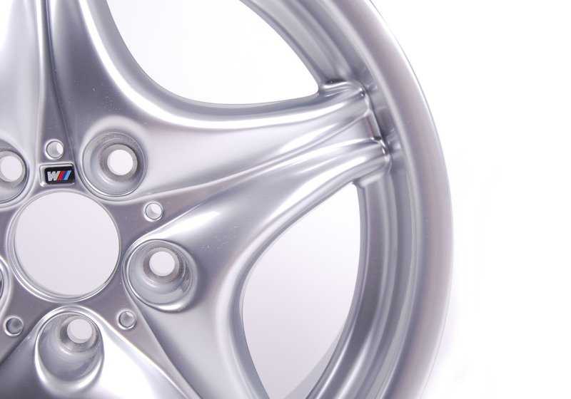 Llanta de aleación original BMW M Roadstar Classic Styling 40 17" para BMW E36, Z3. OEM 36112228050. Diseño deportivo en plata. Compatible con sensores RDC. Original BMW.