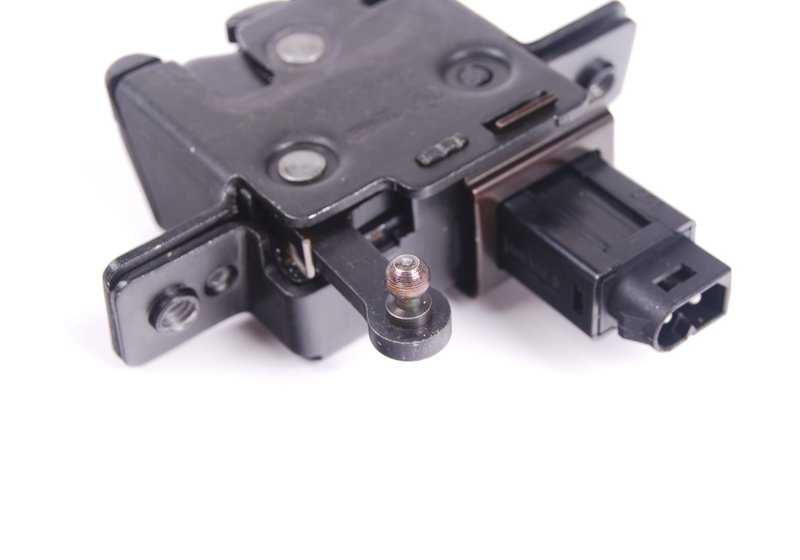 OEM 51241973194 trunk lock for BMW E34, E36, Z1, Z3. Original BMW spare.