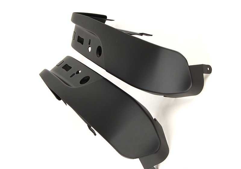 Tapa lateral asiento delantero OEM 52107058014 para BMW E39 (520d, 520i) y E38. Pieza exterior de plástico original BMW. Ideal para sustituir cubiertas dañadas o perdidas en el asiento.