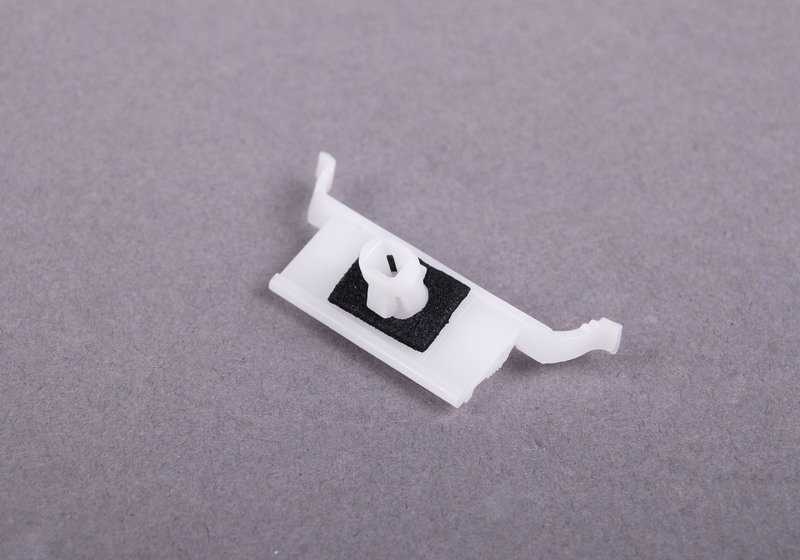 Clip sujeción moldura OEM 51317113199 para MINI R50, R53. Compatible con versiones One y Cooper. Pieza original MINI.